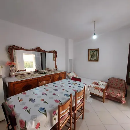John Appartement Lukovë